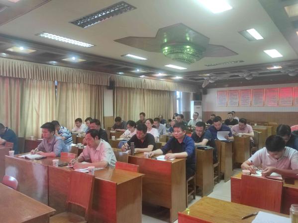 老河口市教育局领导团队引领教育革新，塑造未来之光，（注，标题简洁明了，突出了领导团队的作用以及他们的目标——教育革新和塑造未来。）