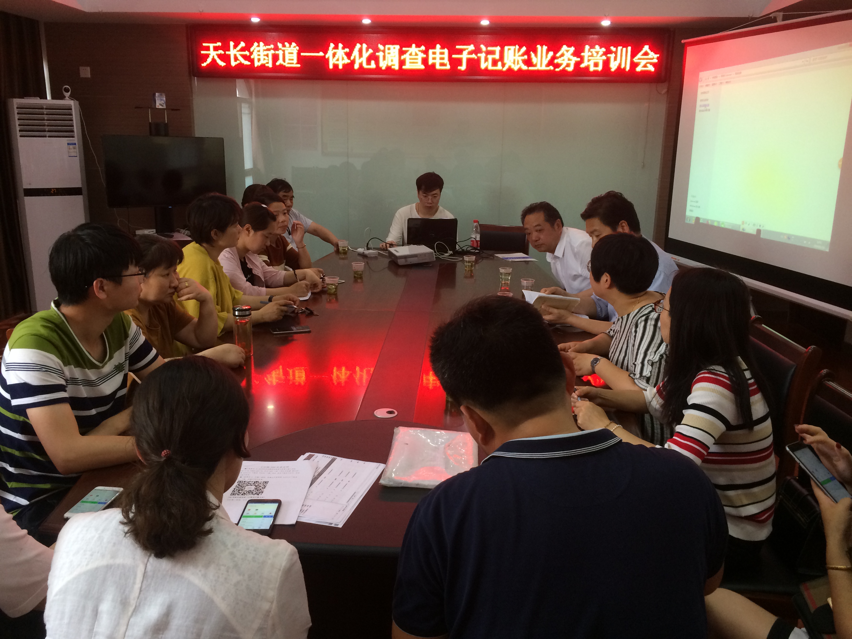 广陵区统计局领导团队简介