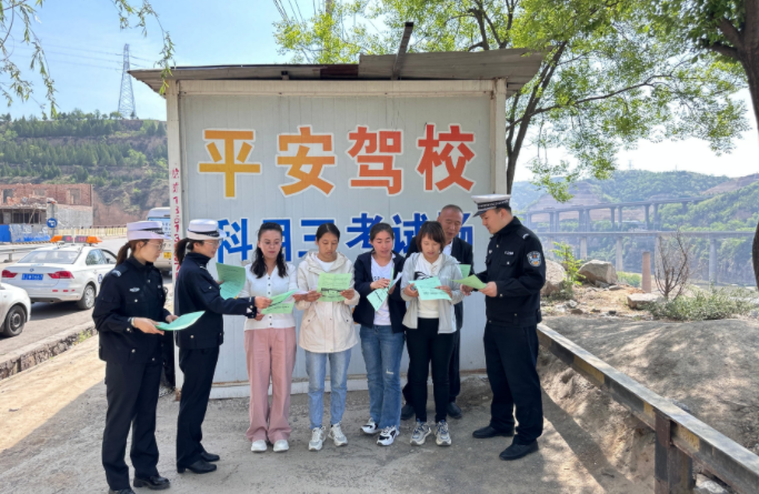 许坝村委会现代化交通新篇章开启，最新交通新闻一览