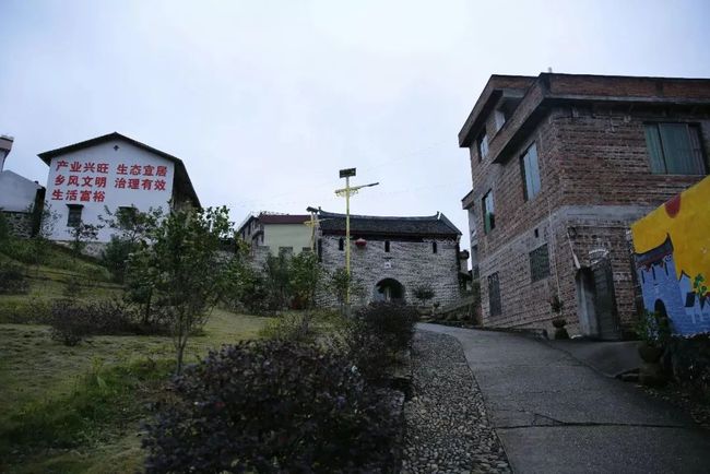 旧城村委会新领导团队引领下的新气象